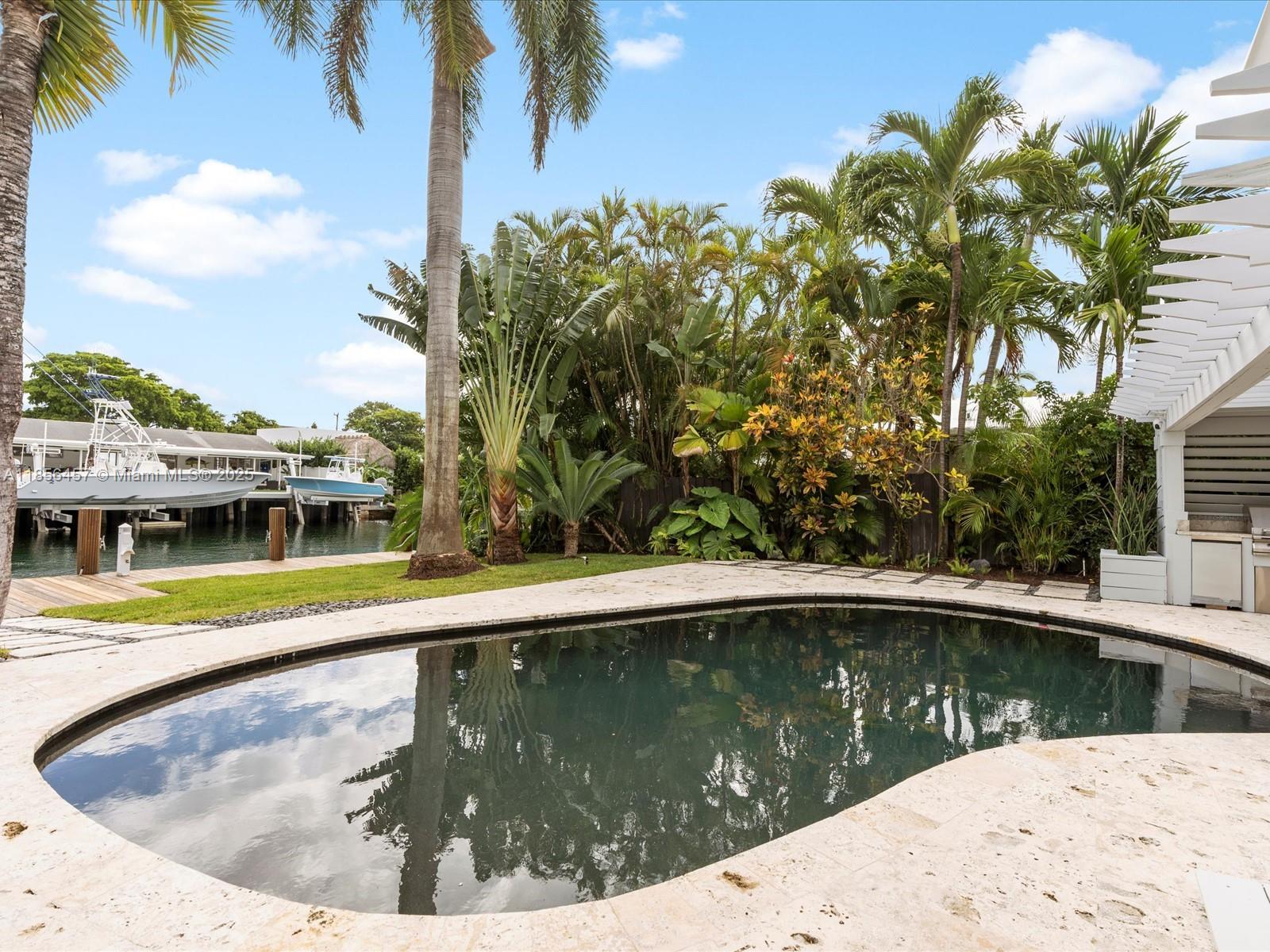 13205 Arch Crk Ter North Miami, FL 33181