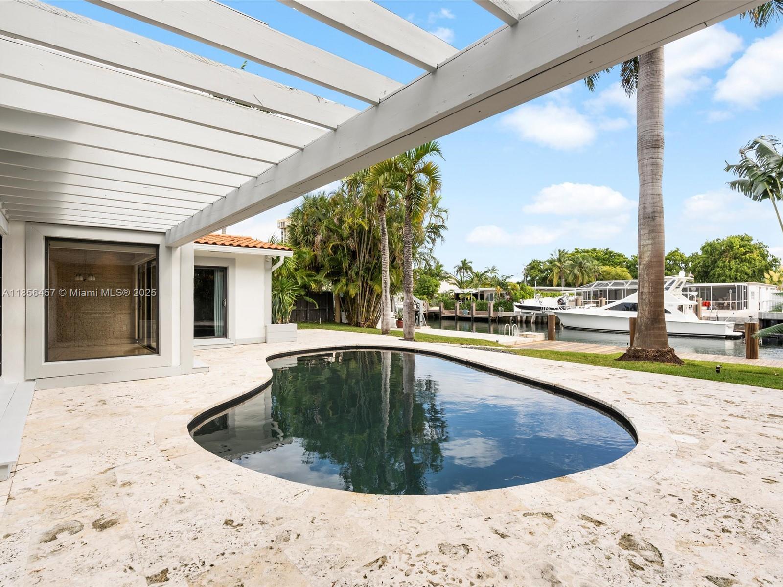 13205 Arch Crk Ter North Miami, FL 33181