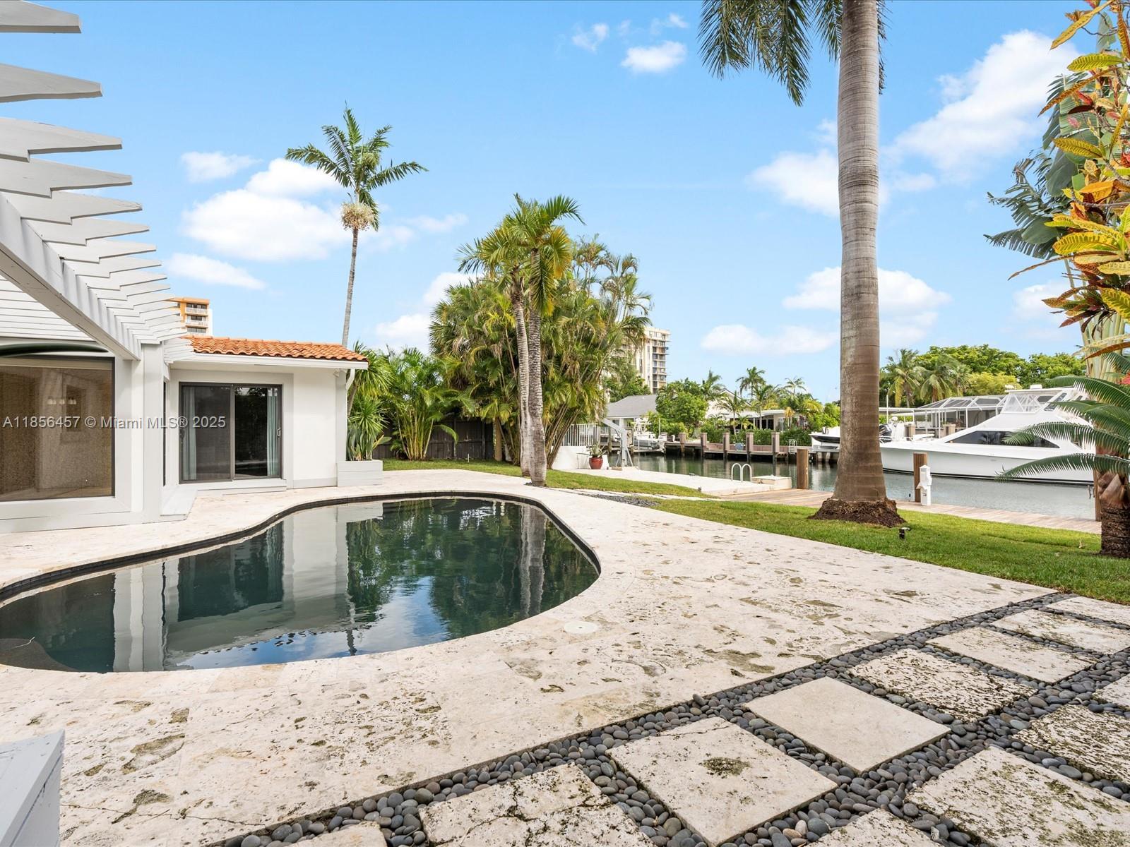 13205 Arch Crk Ter North Miami, FL 33181