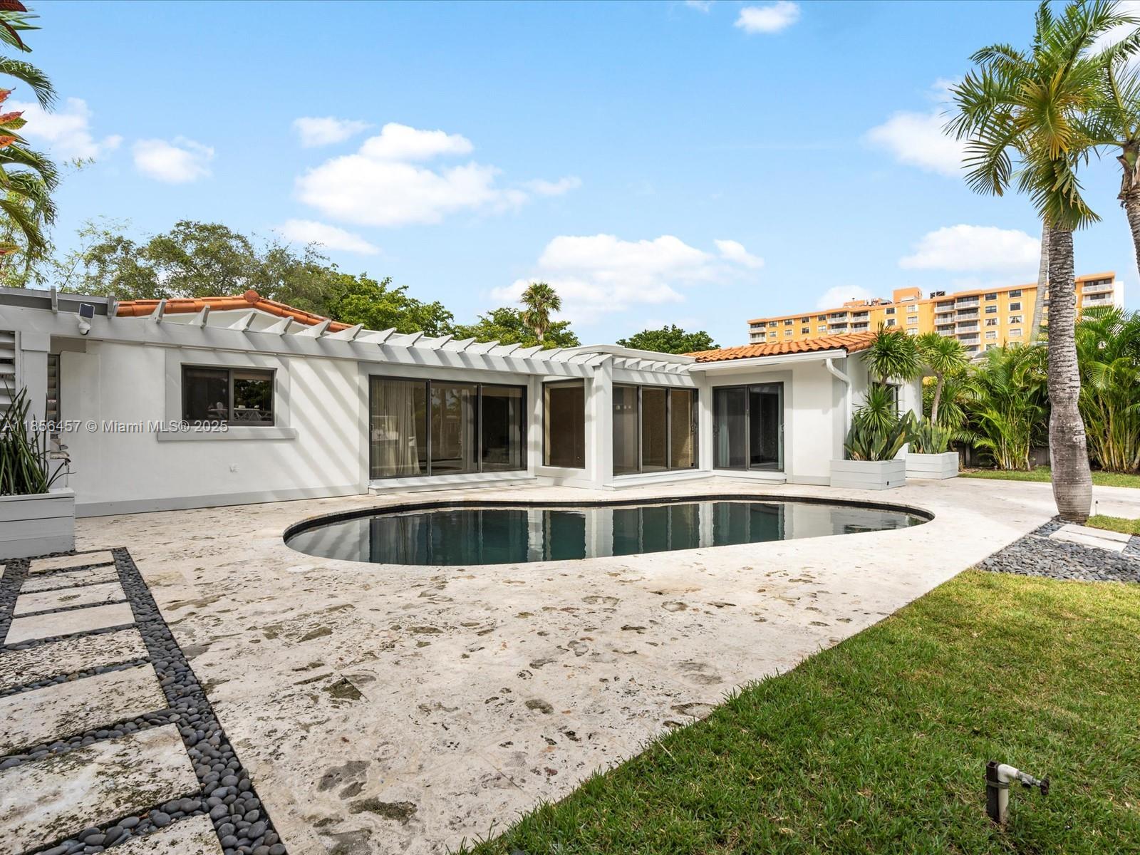 13205 Arch Crk Ter North Miami, FL 33181