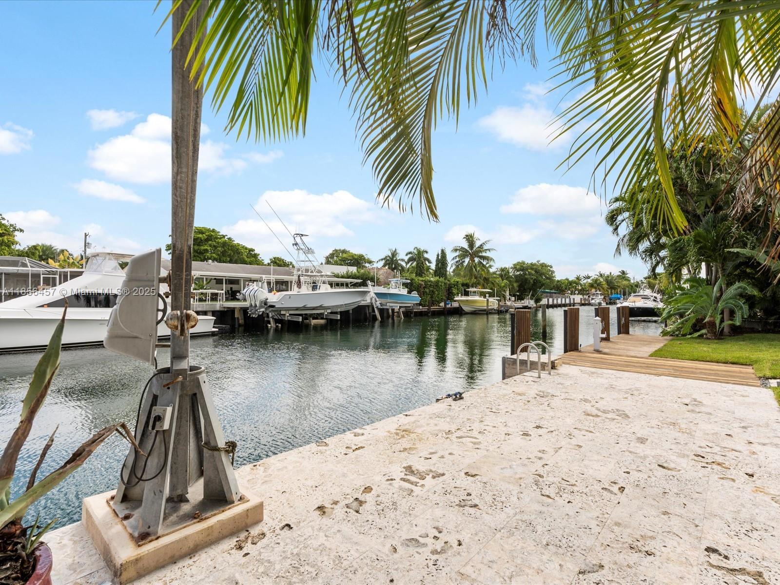 13205 Arch Crk Ter North Miami, FL 33181