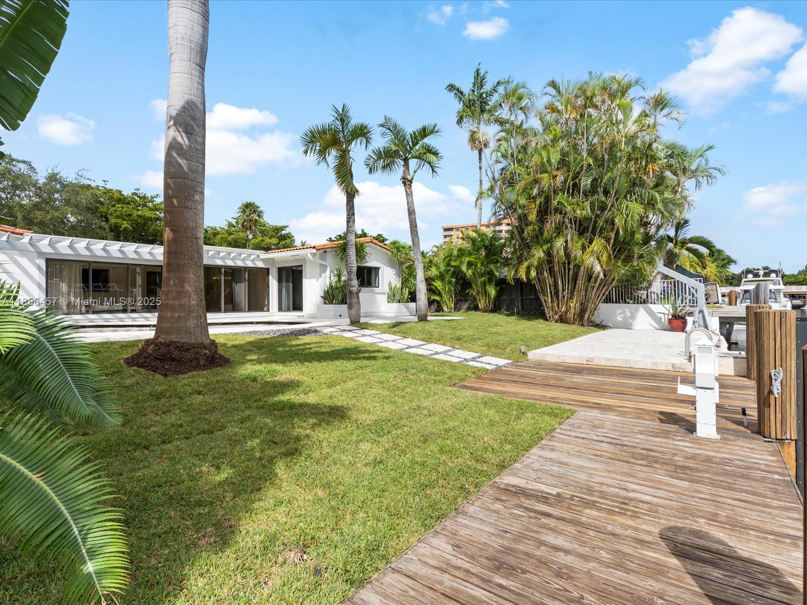 13205 Arch Crk Ter North Miami, FL 33181