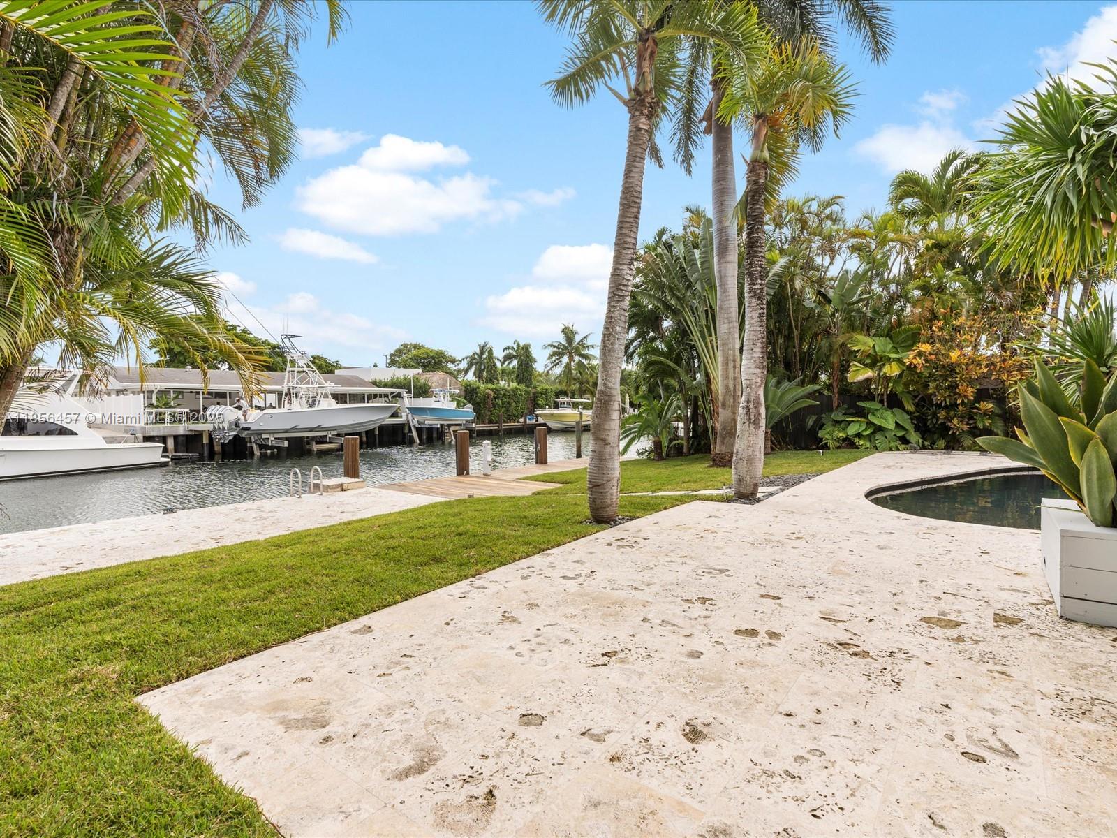 13205 Arch Crk Ter North Miami, FL 33181