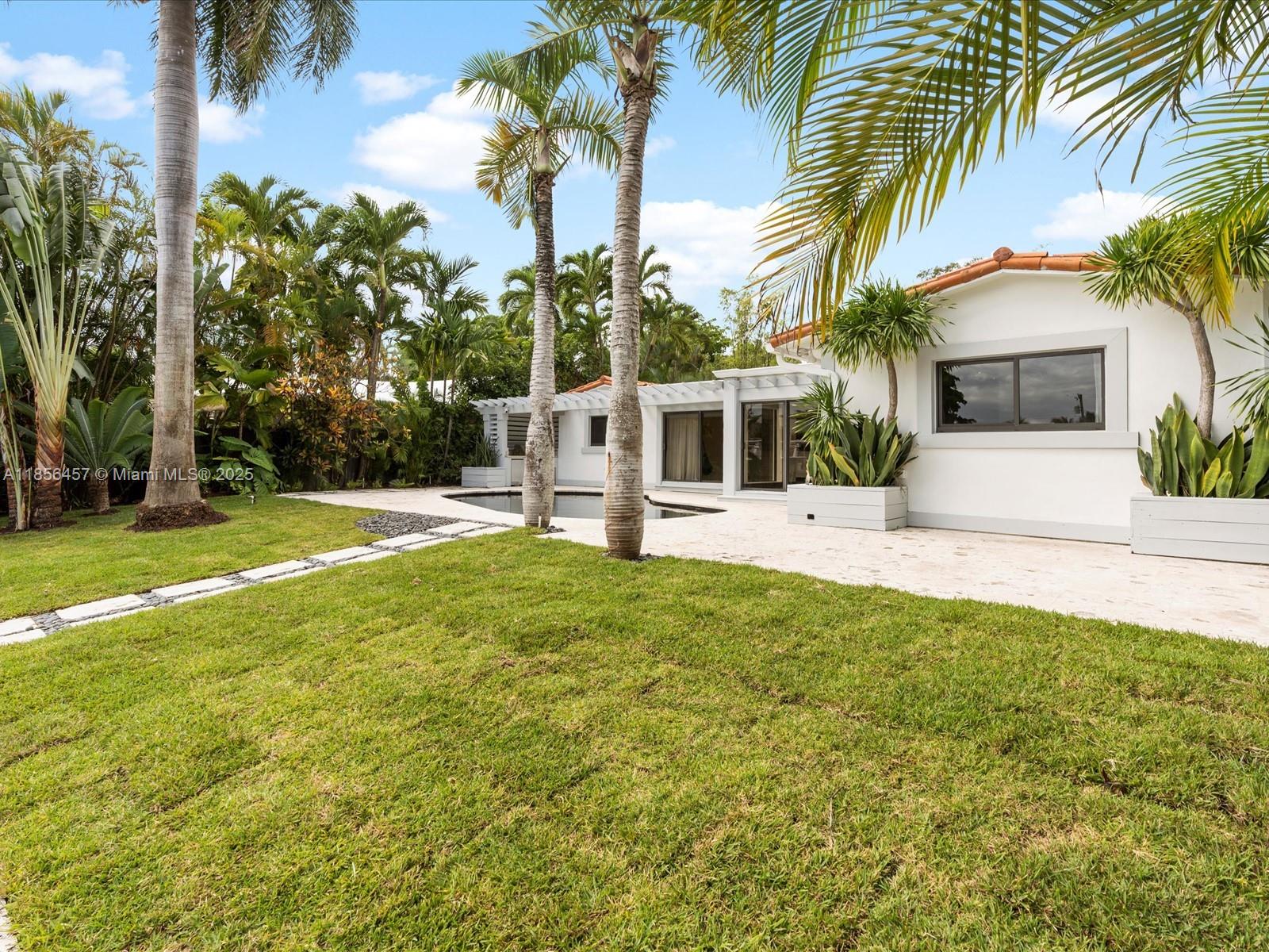 13205 Arch Crk Ter North Miami, FL 33181