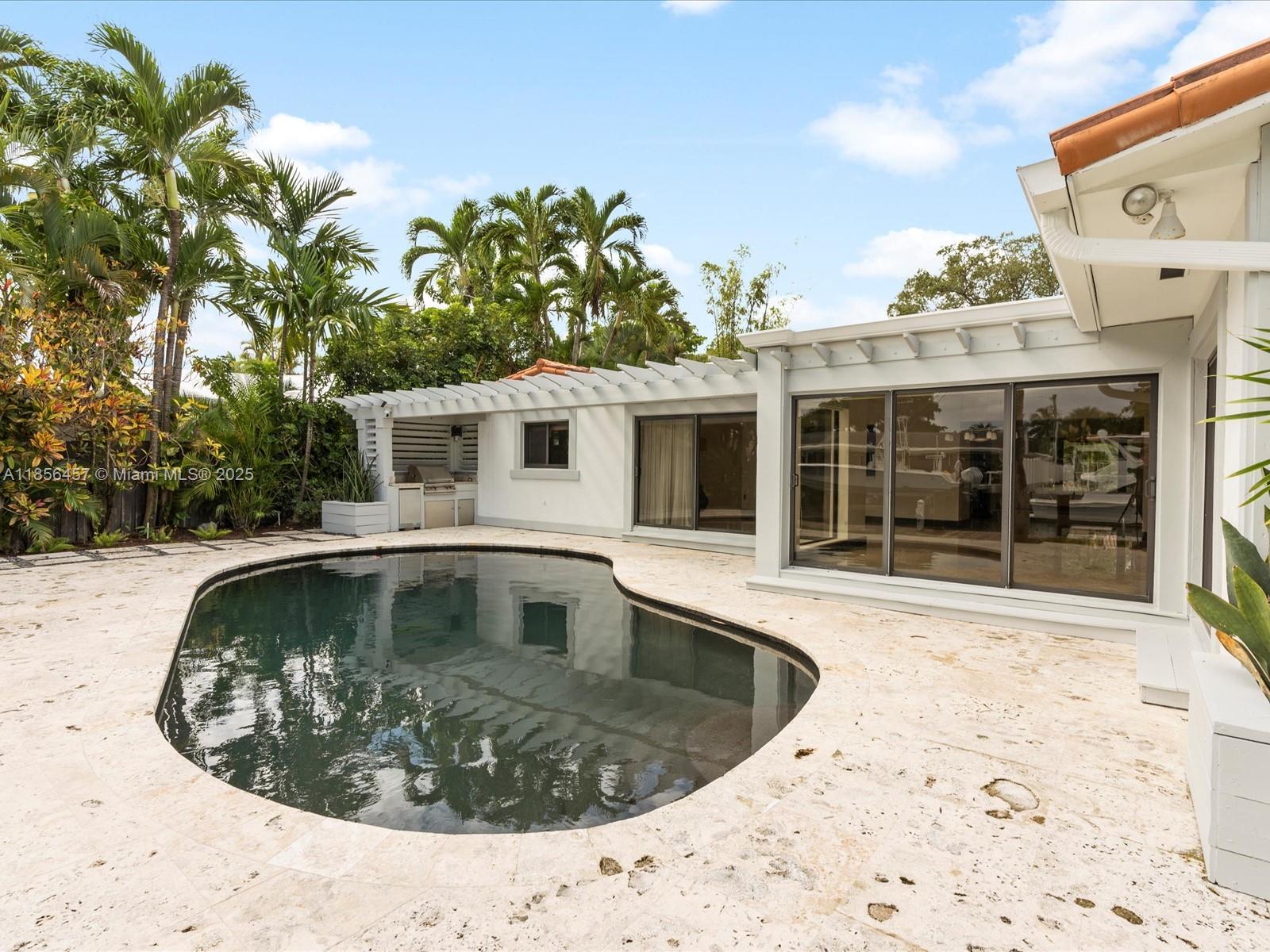 13205 Arch Crk Ter North Miami, FL 33181