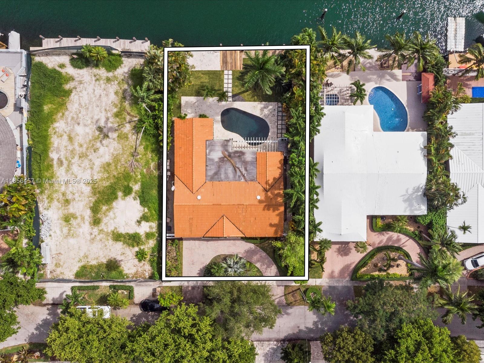 13205 Arch Crk Ter North Miami, FL 33181