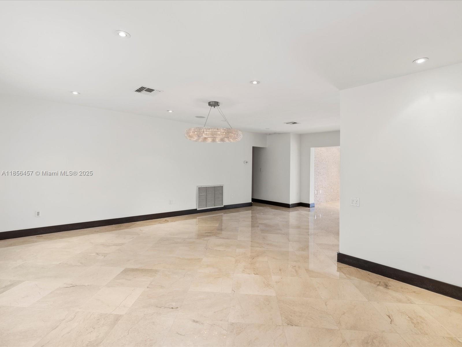 13205 Arch Crk Ter North Miami, FL 33181