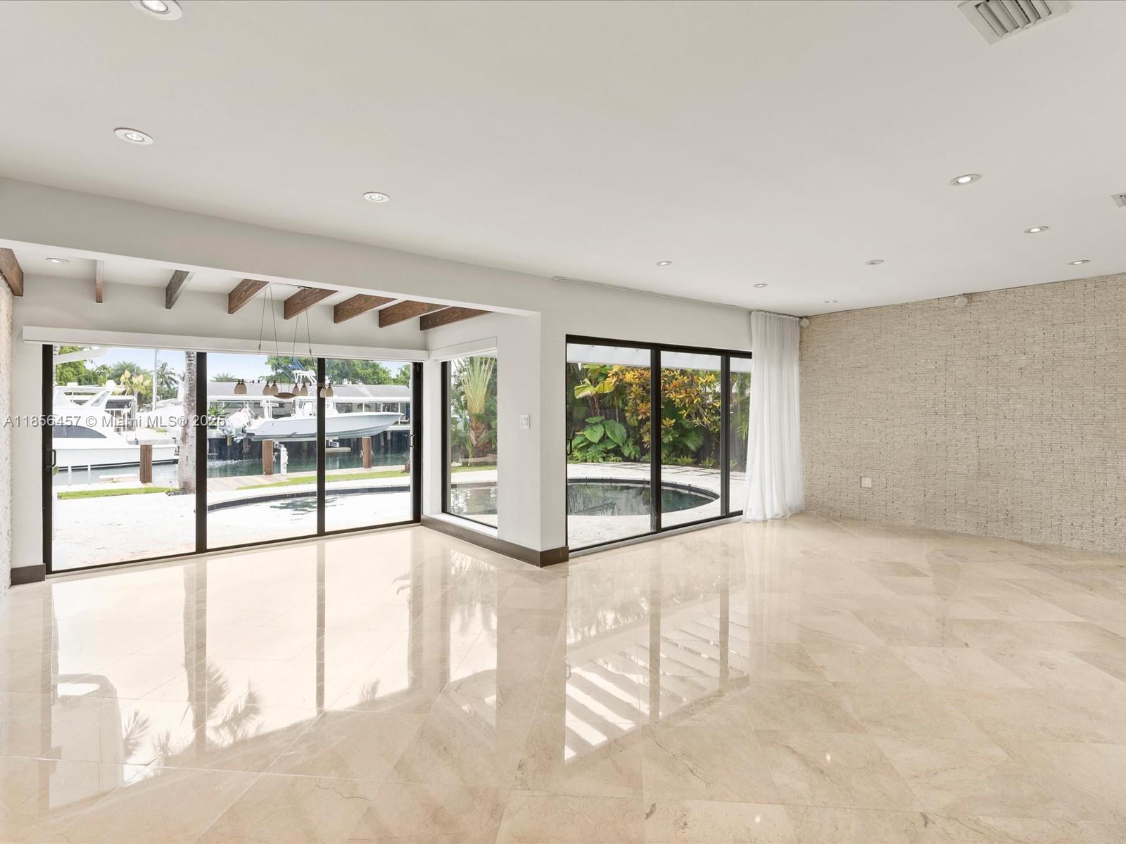 13205 Arch Crk Ter North Miami, FL 33181