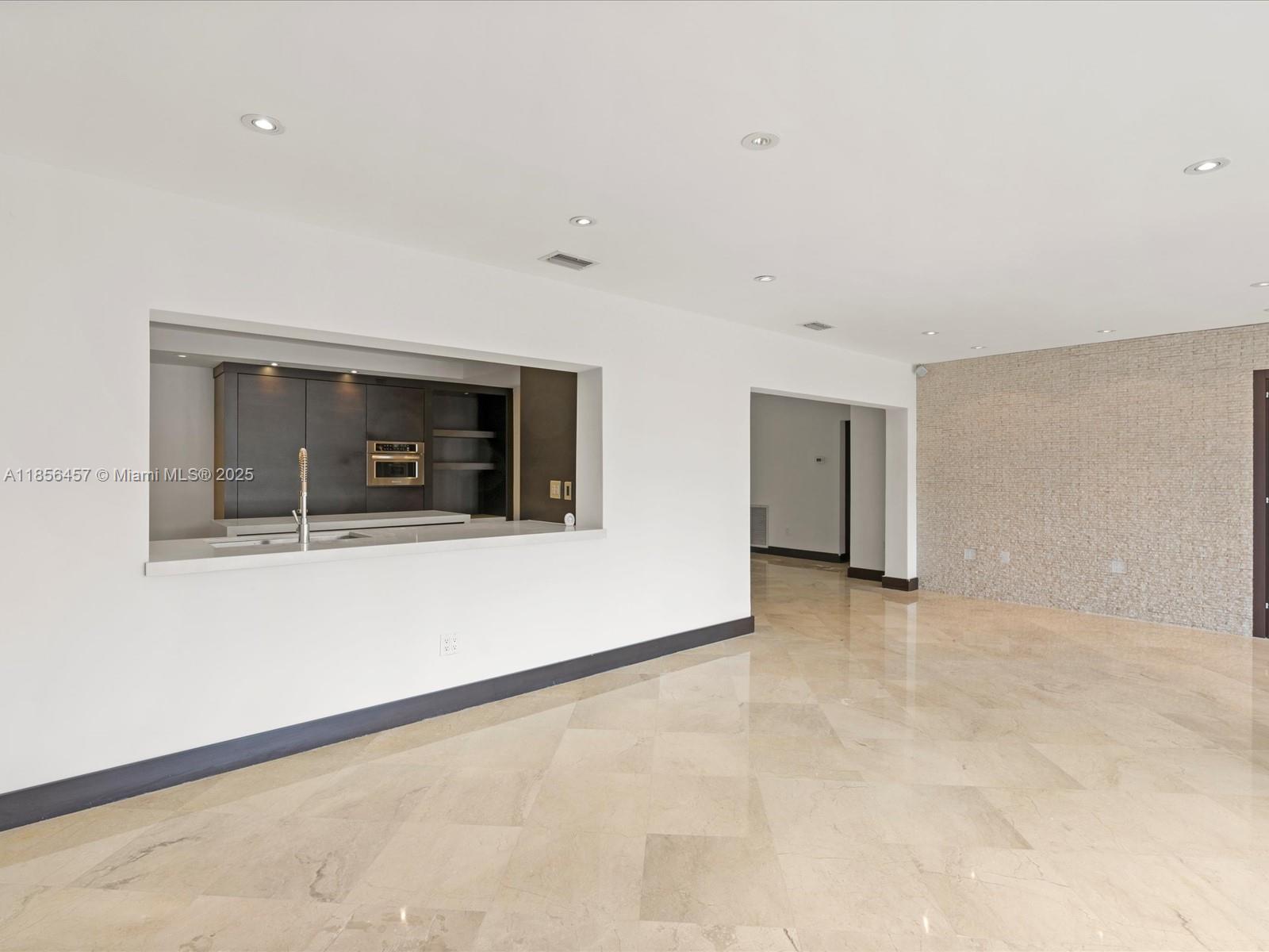 13205 Arch Crk Ter North Miami, FL 33181