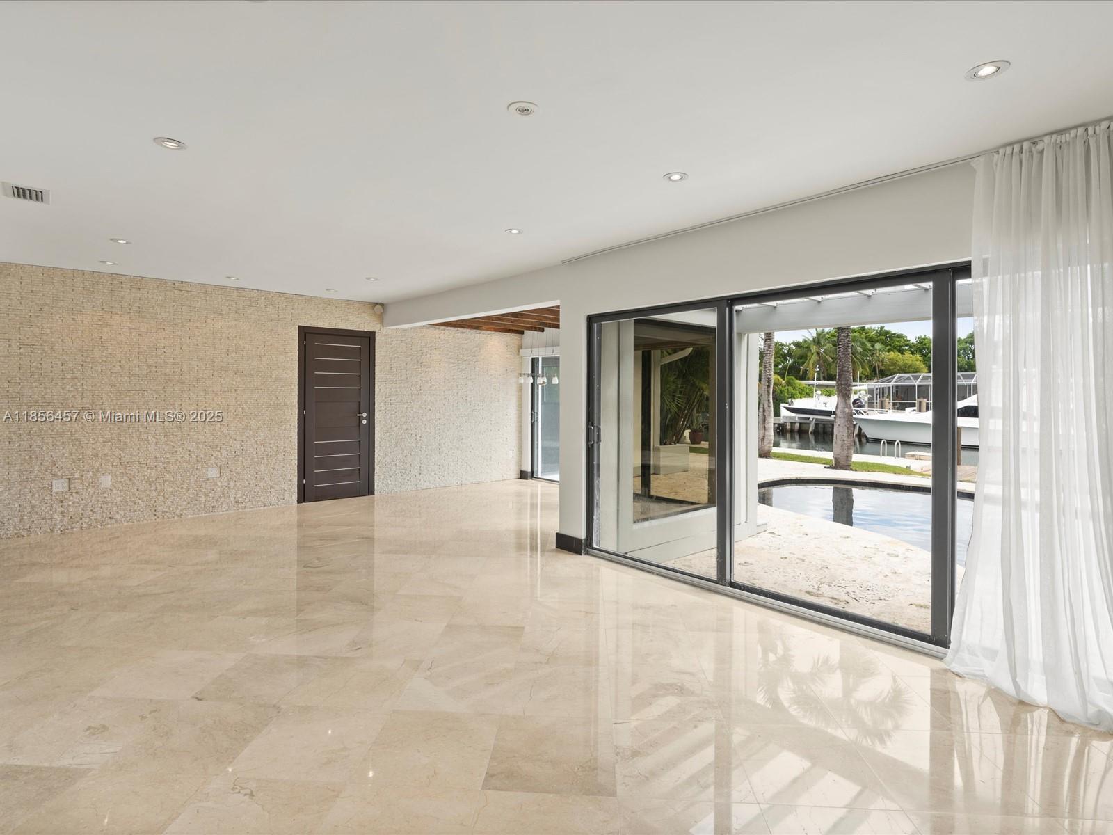 13205 Arch Crk Ter North Miami, FL 33181