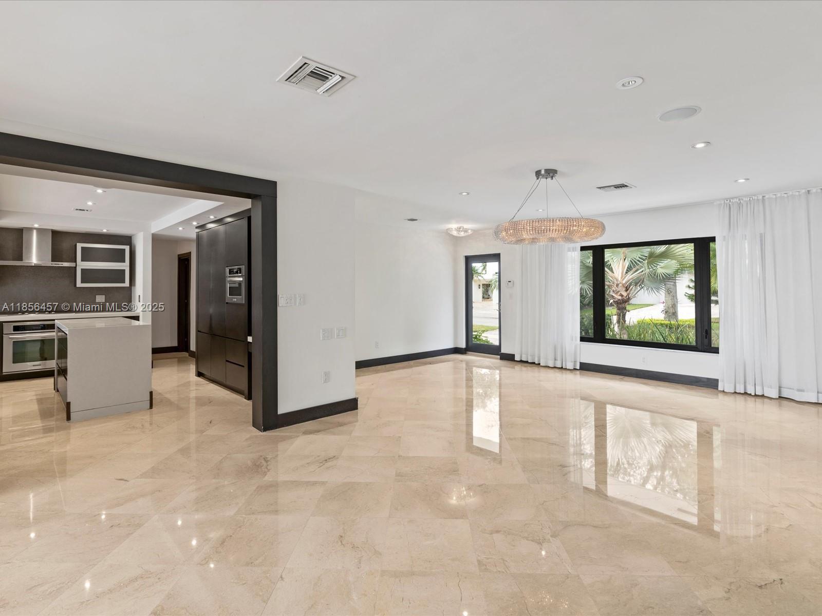 13205 Arch Crk Ter North Miami, FL 33181