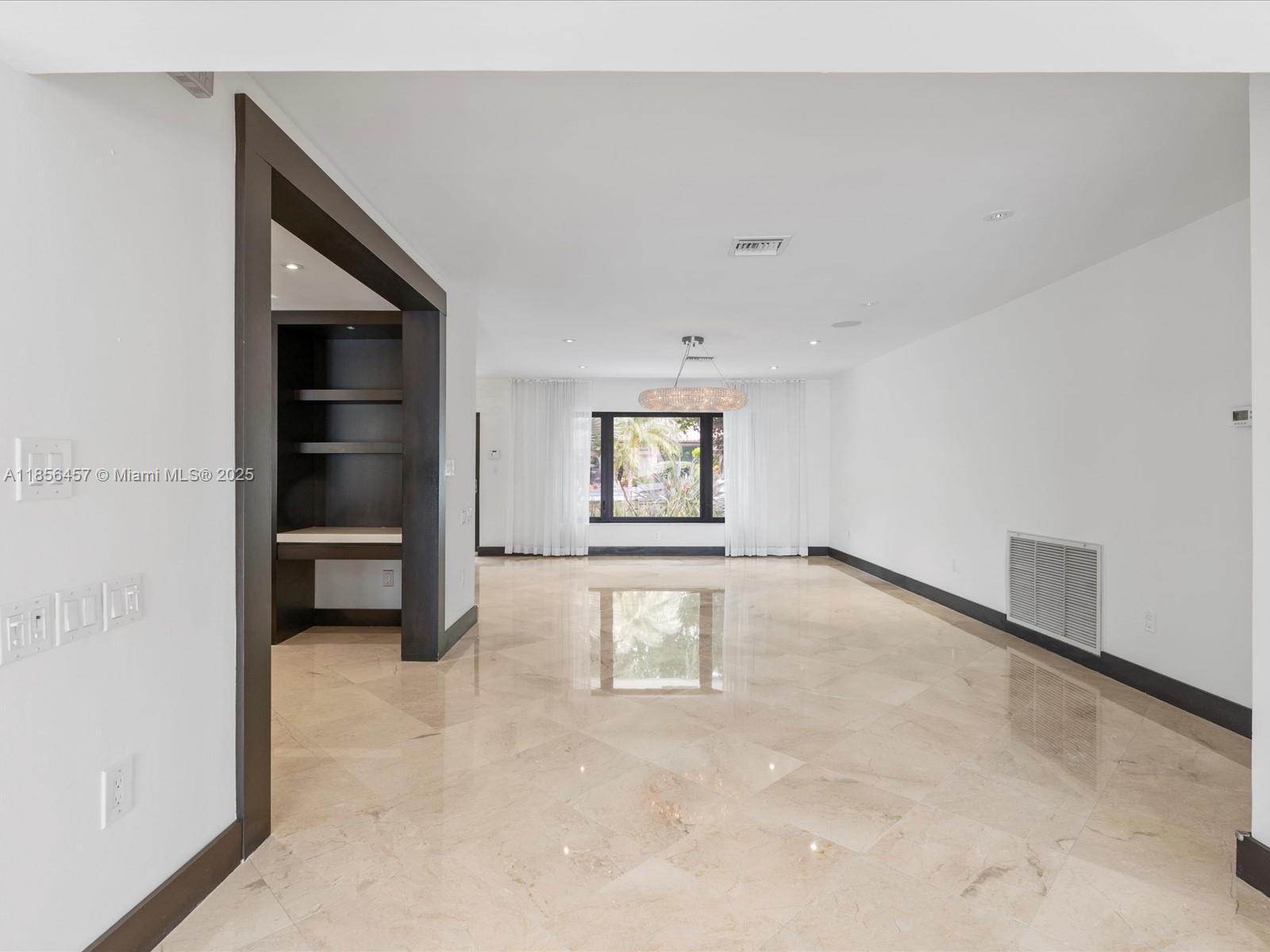 13205 Arch Crk Ter North Miami, FL 33181