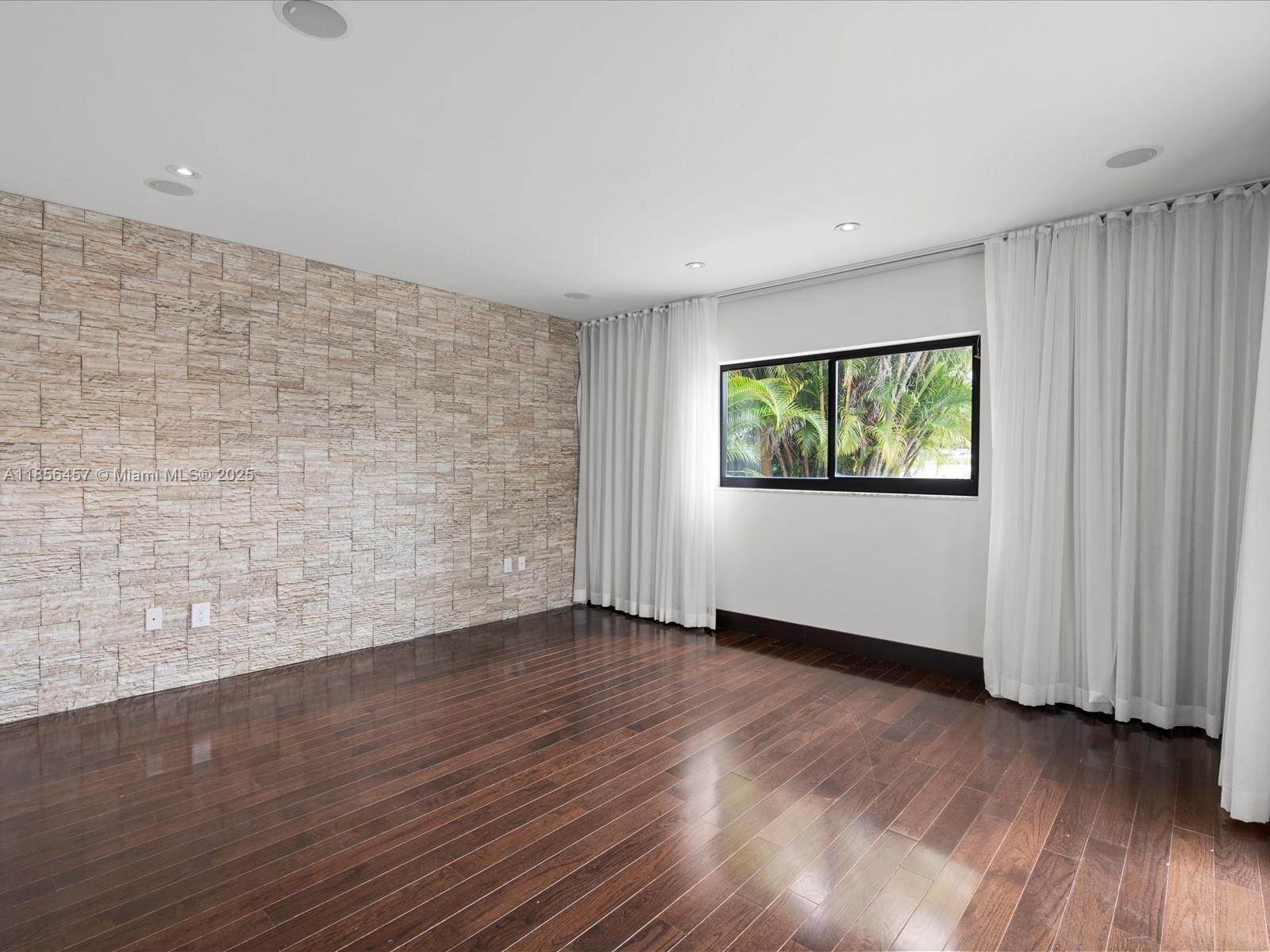 13205 Arch Crk Ter North Miami, FL 33181