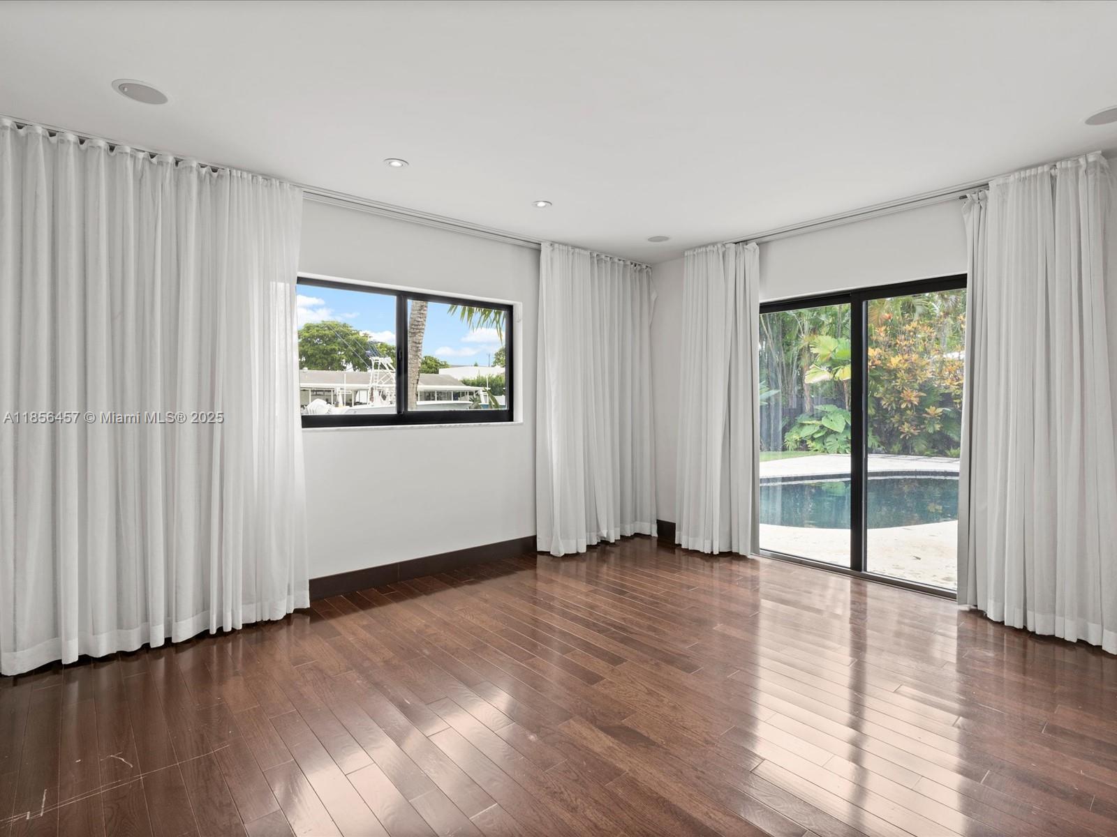 13205 Arch Crk Ter North Miami, FL 33181