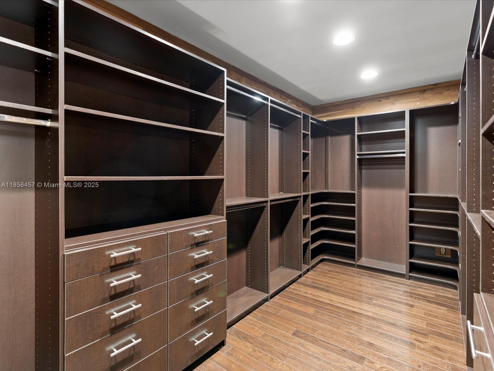 13205 Arch Crk Ter North Miami, FL 33181