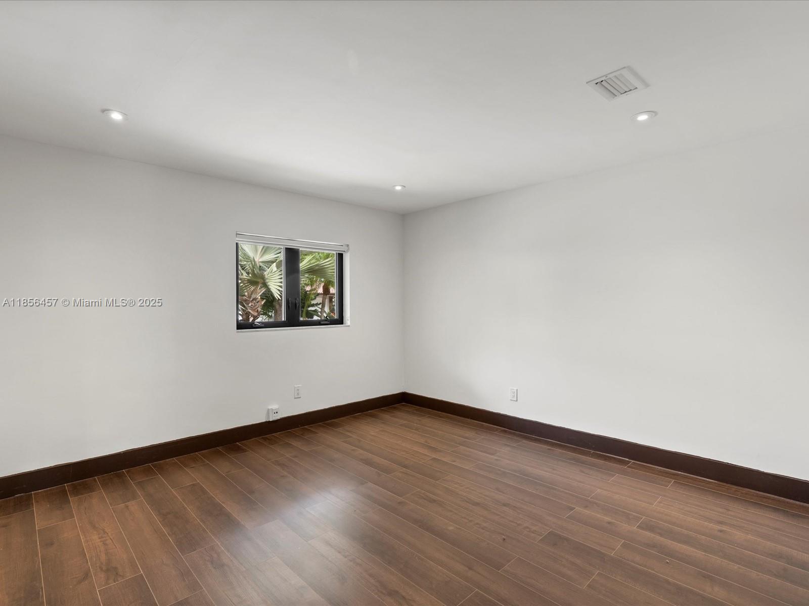 13205 Arch Crk Ter North Miami, FL 33181