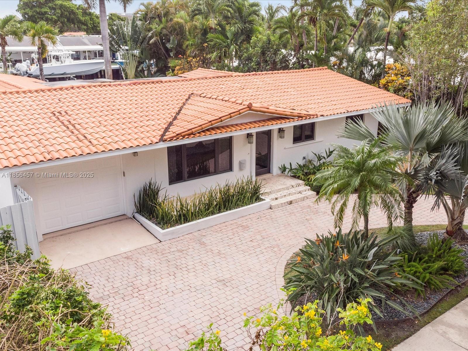 13205 Arch Crk Ter North Miami, FL 33181