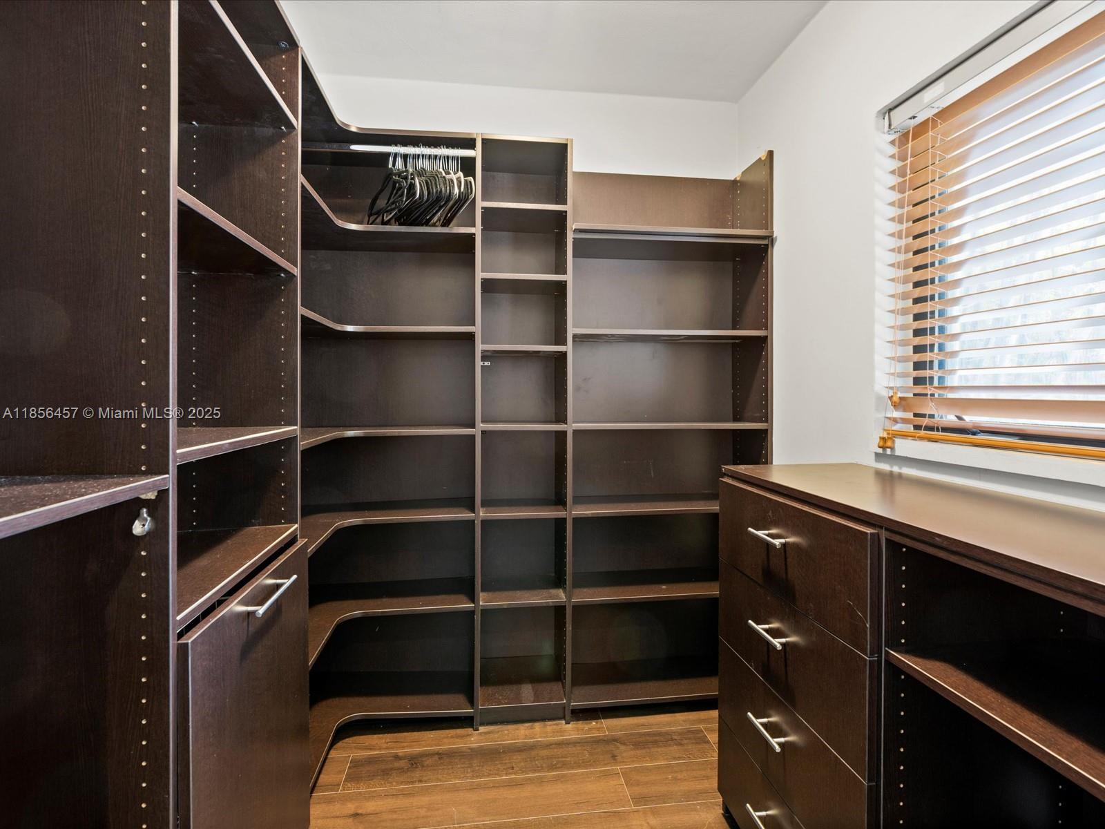 13205 Arch Crk Ter North Miami, FL 33181