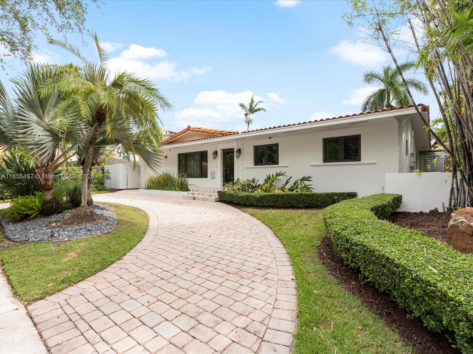 13205 Arch Crk Ter North Miami, FL 33181