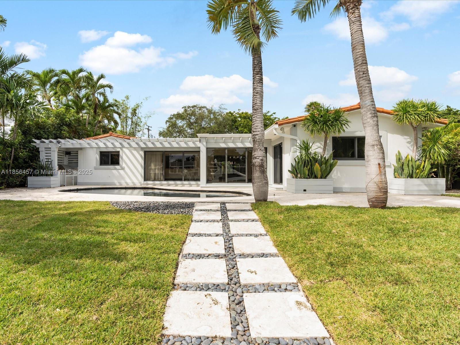 13205 Arch Crk Ter North Miami, FL 33181