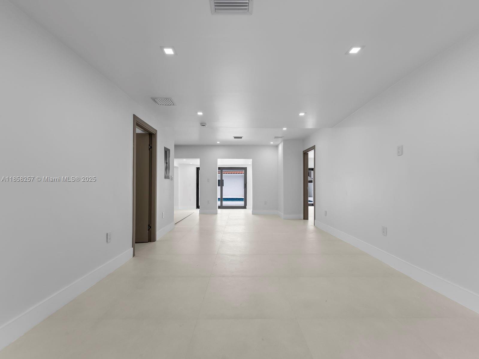 1221 Biarritz Dr Miami Beach, FL 33141