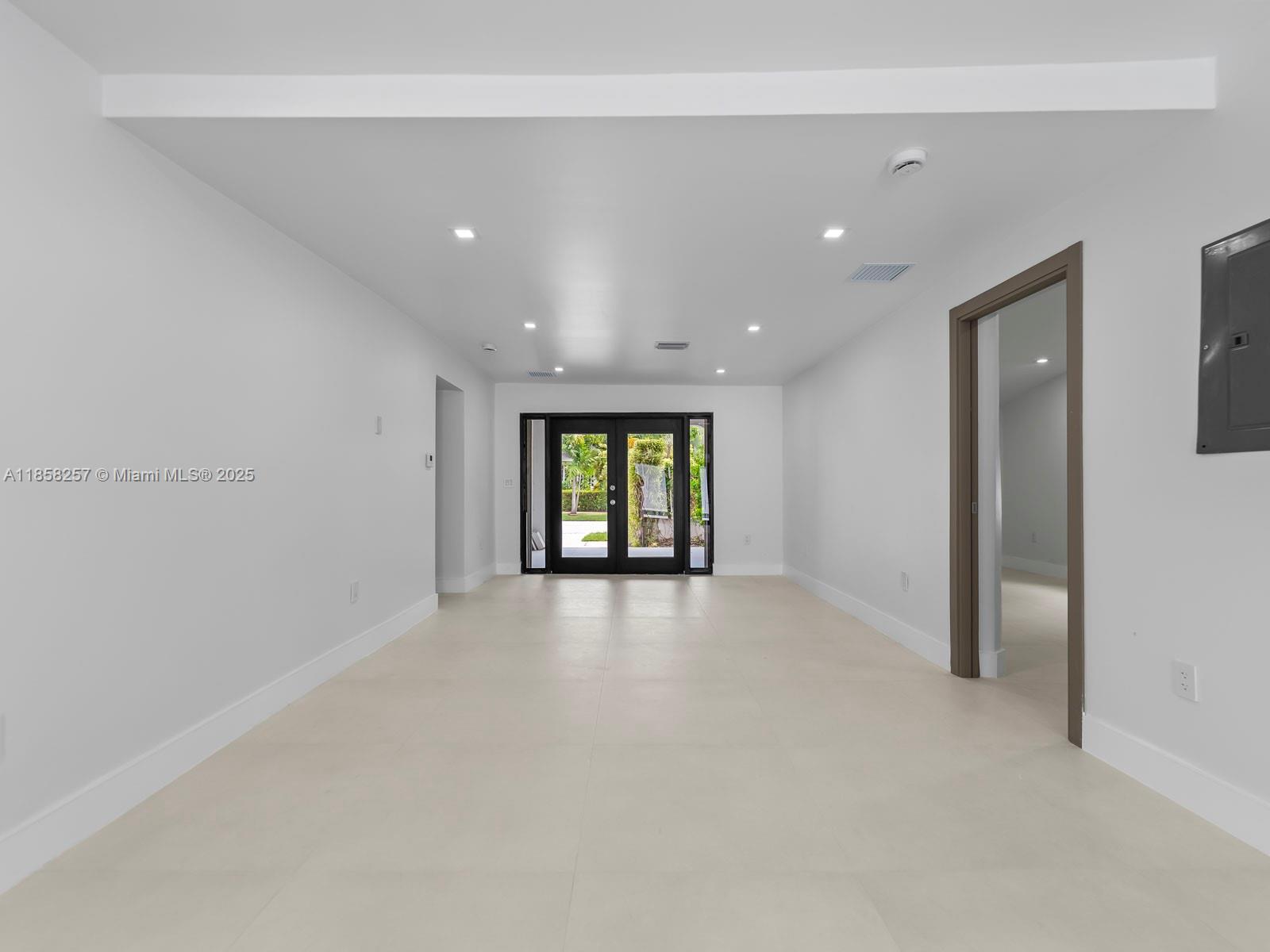 1221 Biarritz Dr Miami Beach, FL 33141