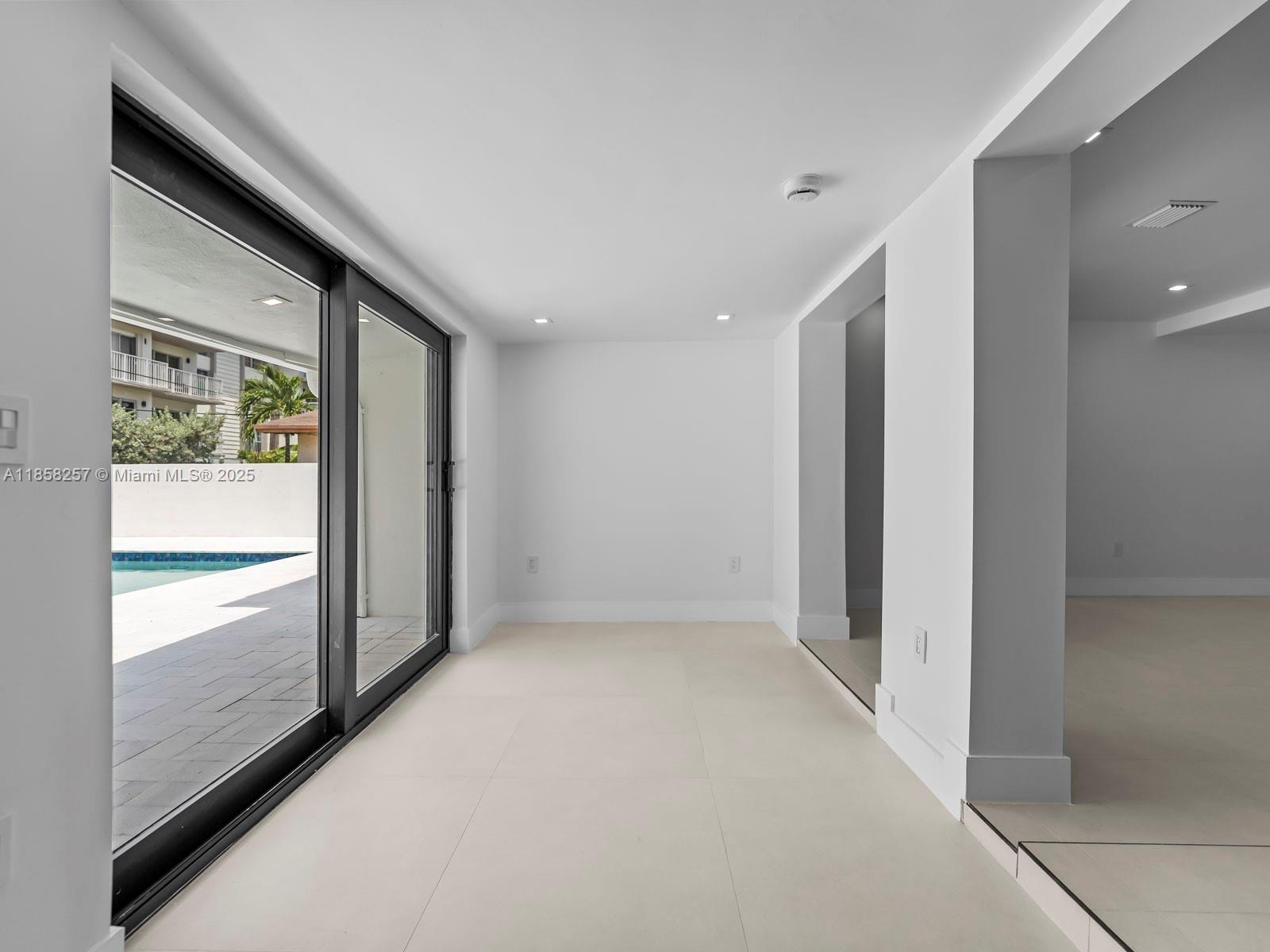 1221 Biarritz Dr Miami Beach, FL 33141