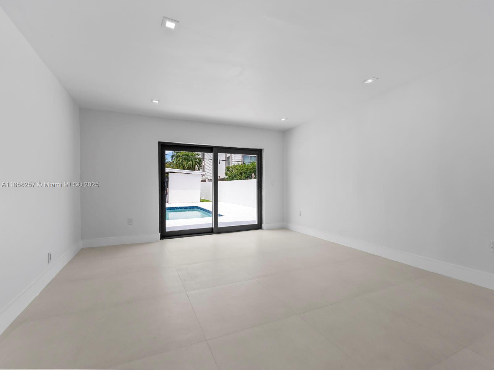 1221 Biarritz Dr Miami Beach, FL 33141