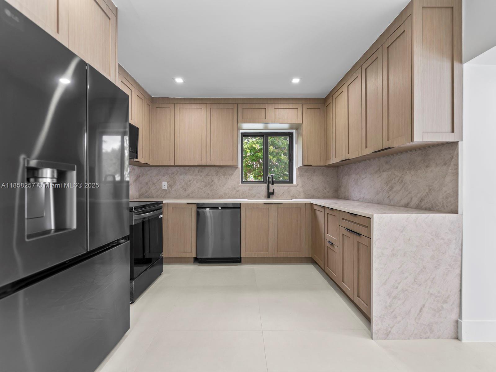 1221 Biarritz Dr Miami Beach, FL 33141