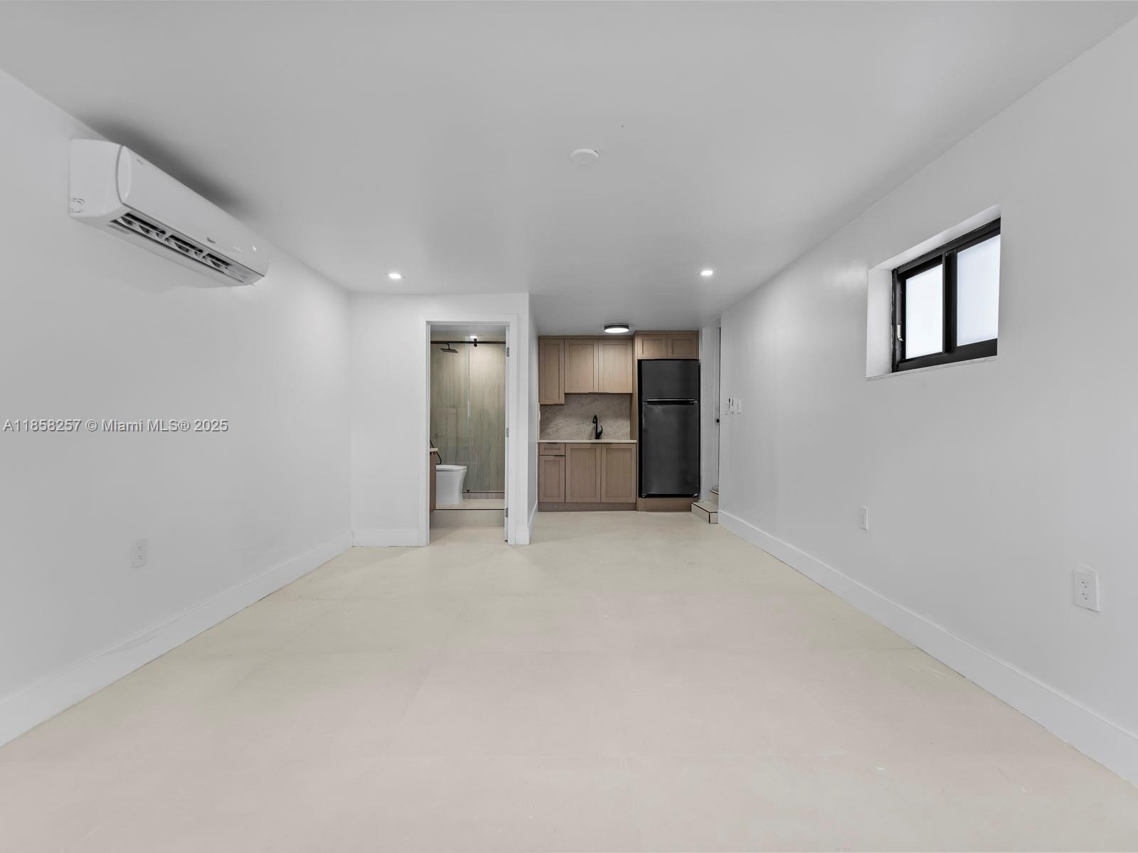 1221 Biarritz Dr Miami Beach, FL 33141