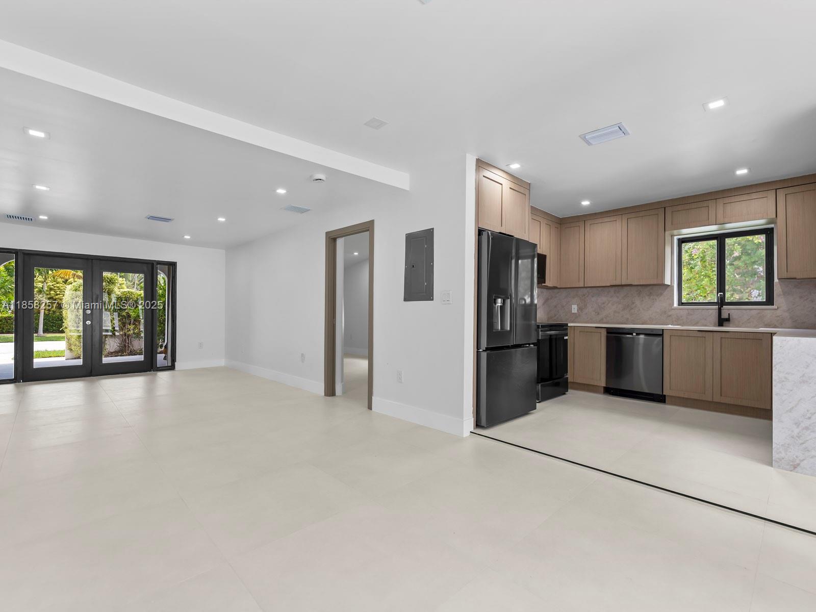 1221 Biarritz Dr Miami Beach, FL 33141