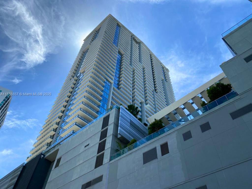 68 SE 6th St #1008