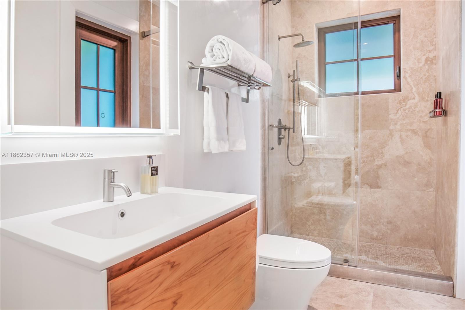 365 Gulf Rd Key Biscayne, FL 33149 365 Gulf Rd Key Biscayne, FL 33149