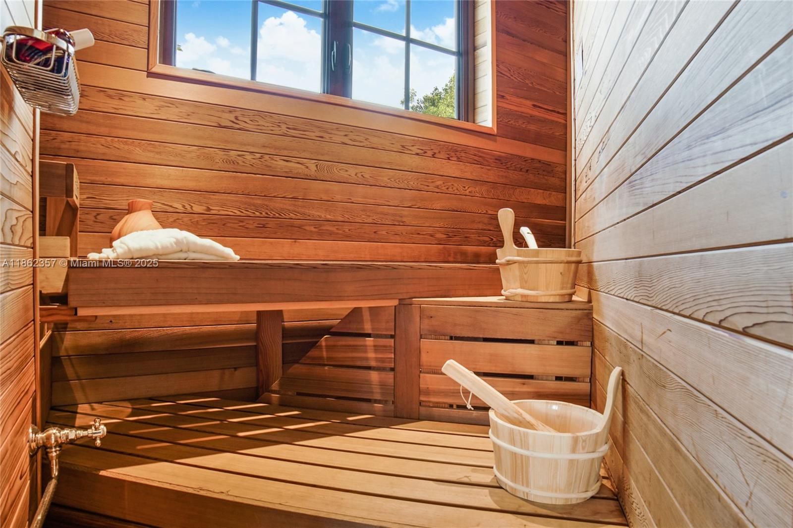 365 Gulf Rd Key Biscayne, FL 33149 365 Gulf Rd Key Biscayne, FL 33149