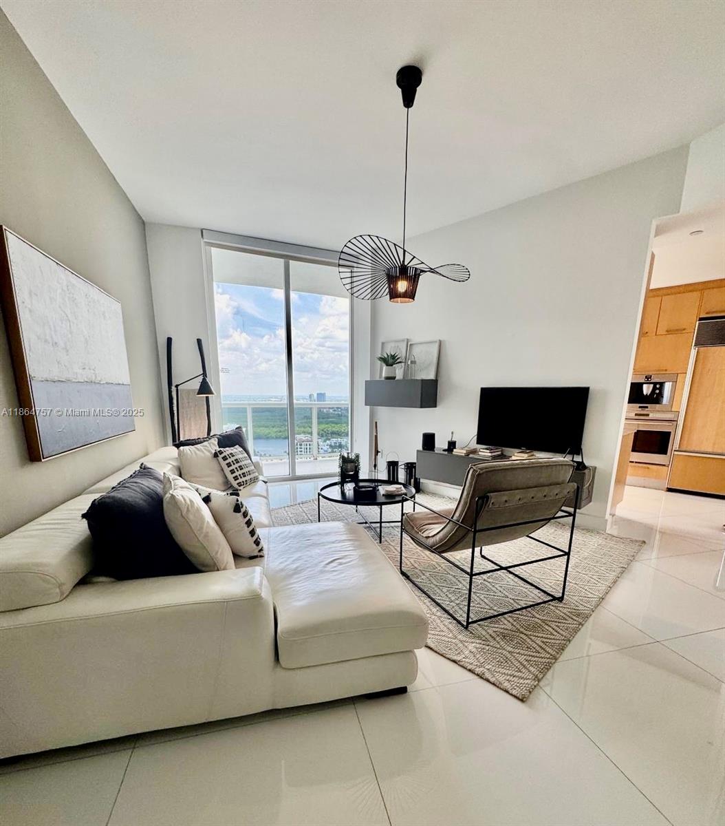 15901 Collins Ave #2905
