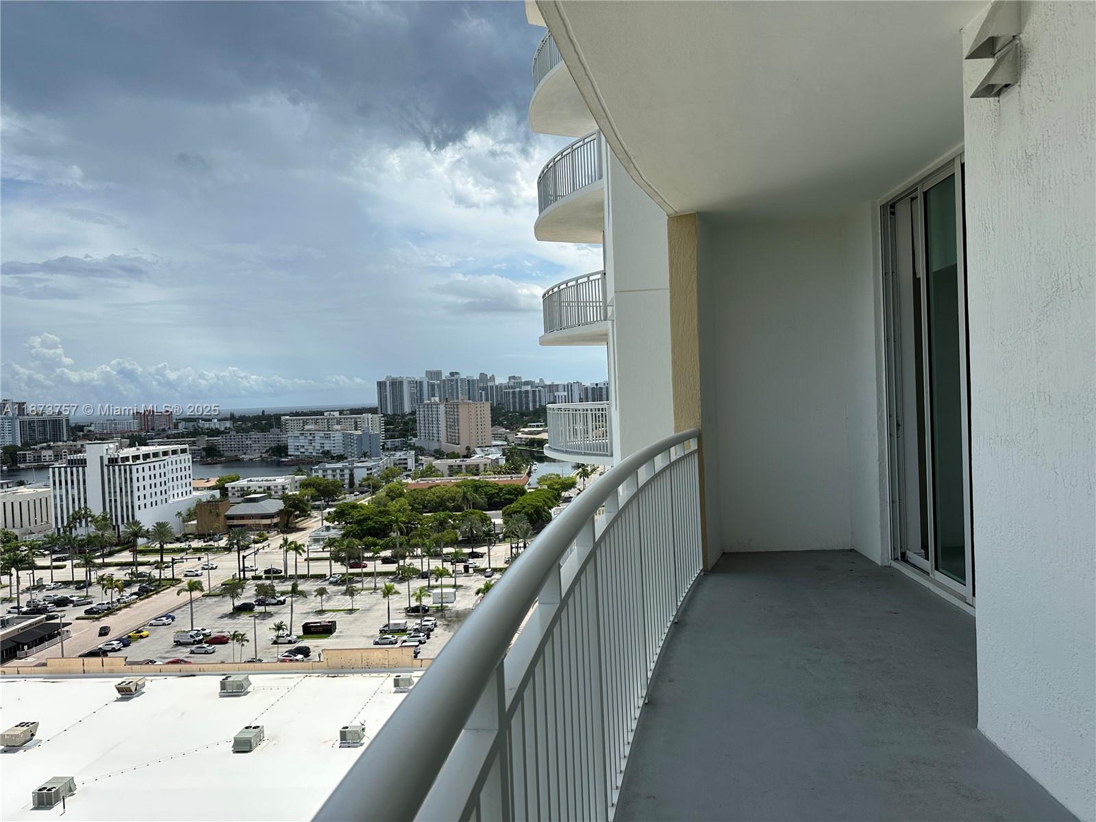 image Duo Condominium East10