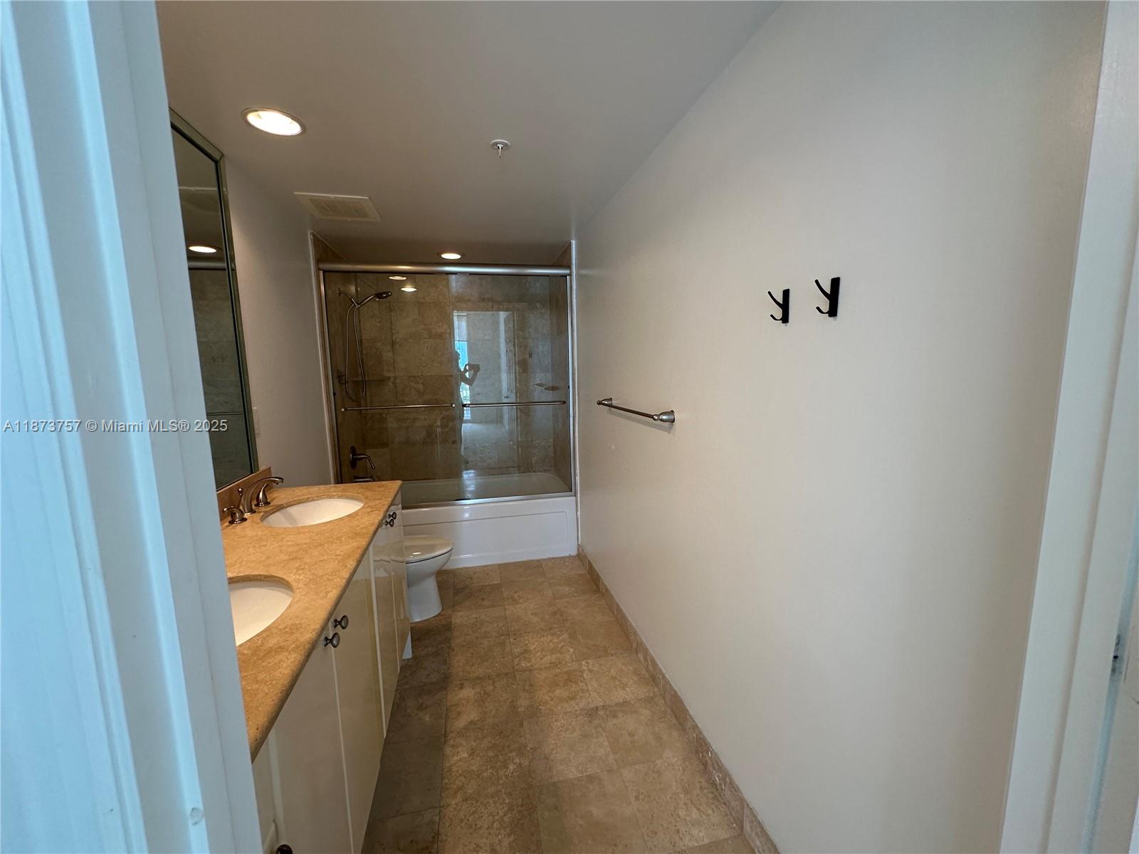 image Duo Condominium East16