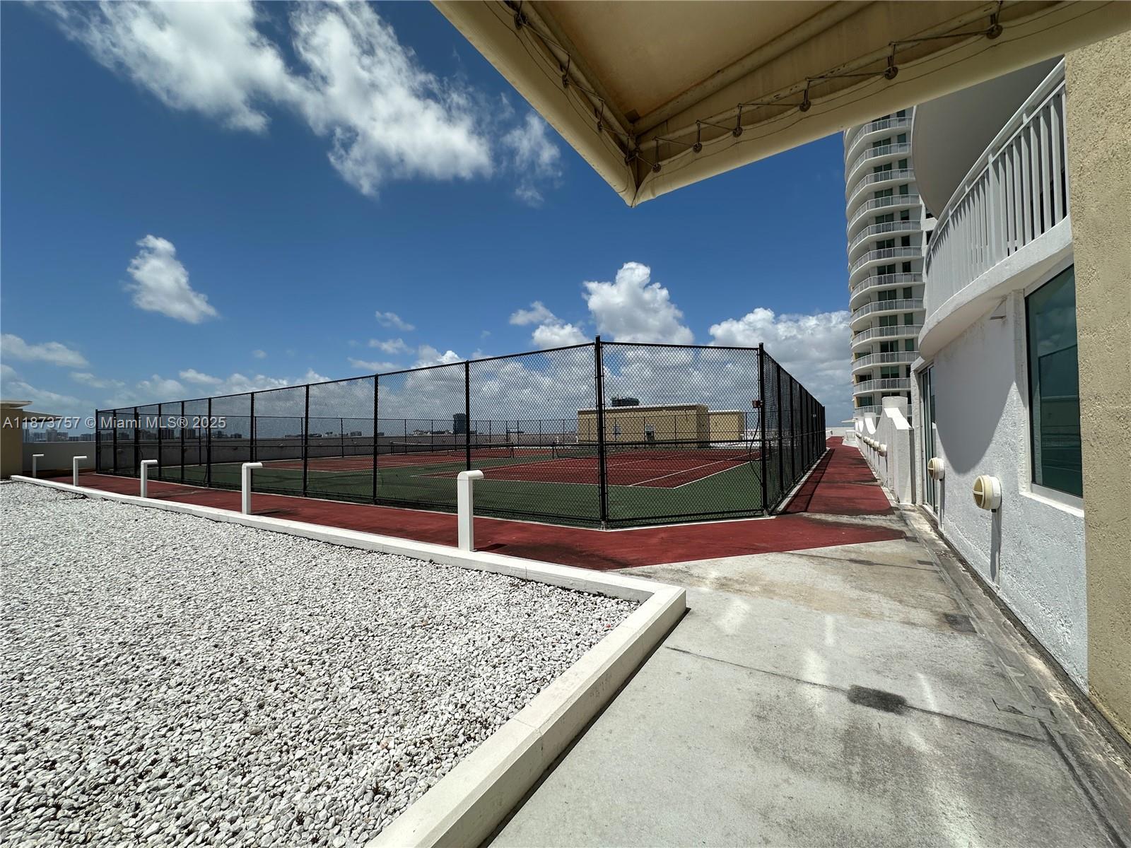 image Duo Condominium East34