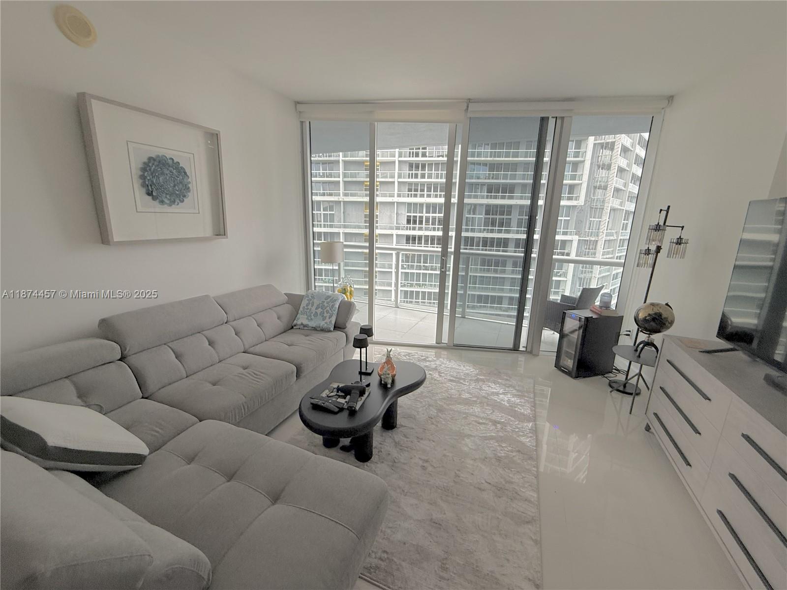 495 Brickell Ave #2806