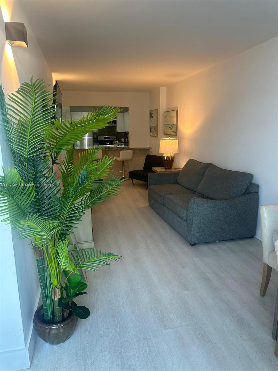 image Roney Palace Condo9