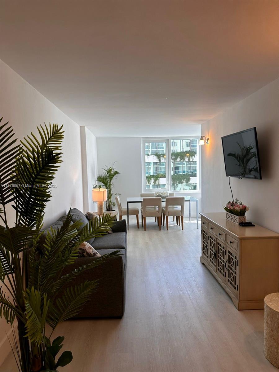 image Roney Palace Condo10