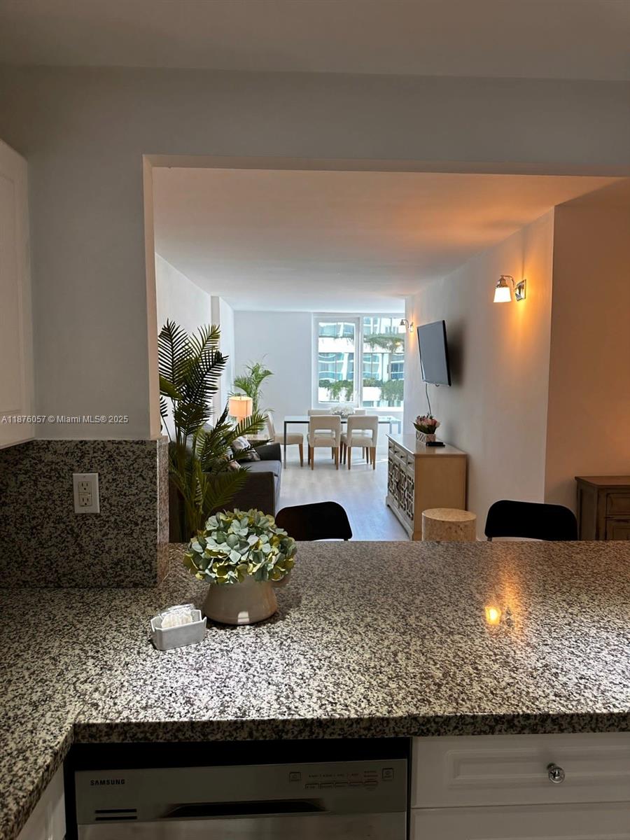 image Roney Palace Condo11