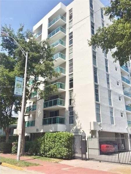 1035 West Ave #208