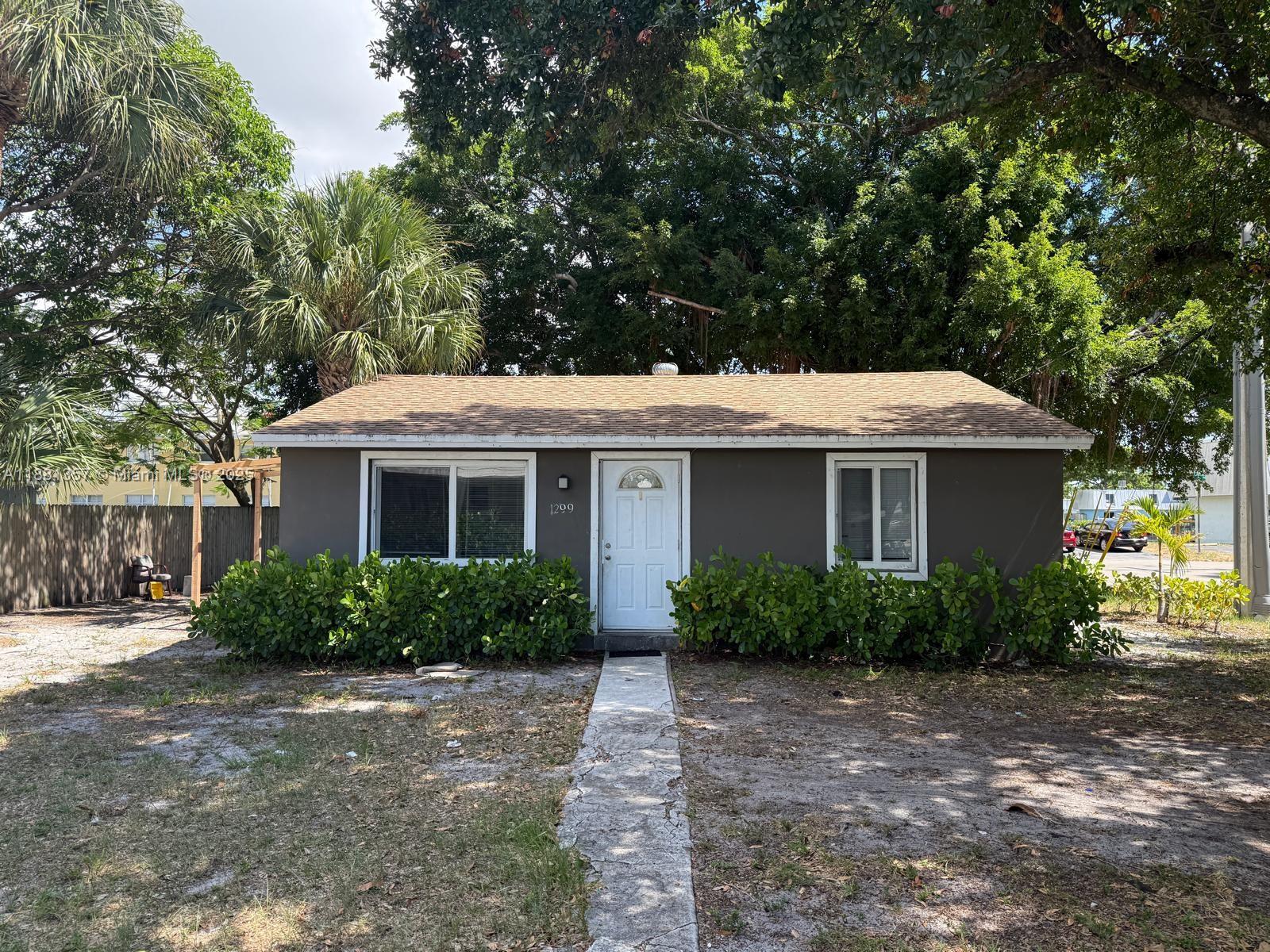 1299 NE 40th Ct