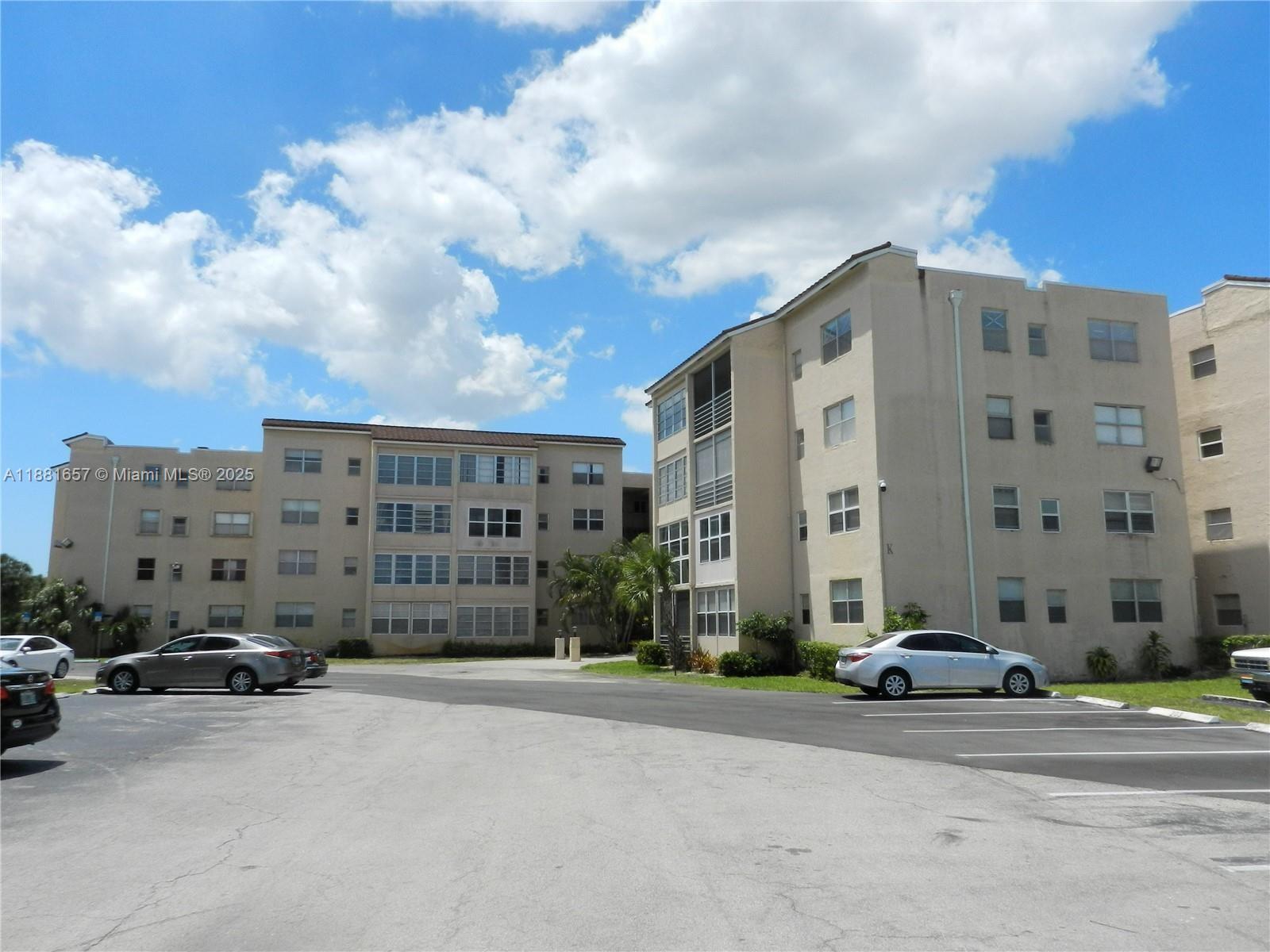 2860 Somerset Dr #211K