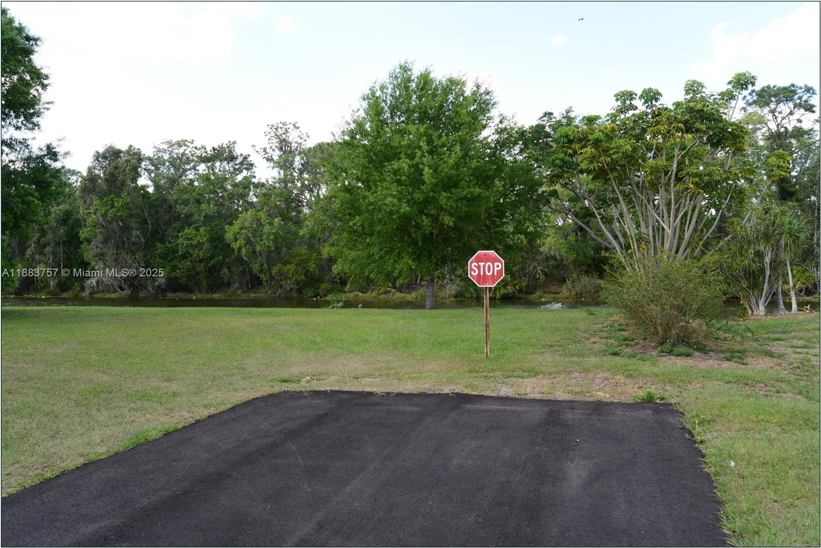 27 Lantana Dr, N Other, FL 33855