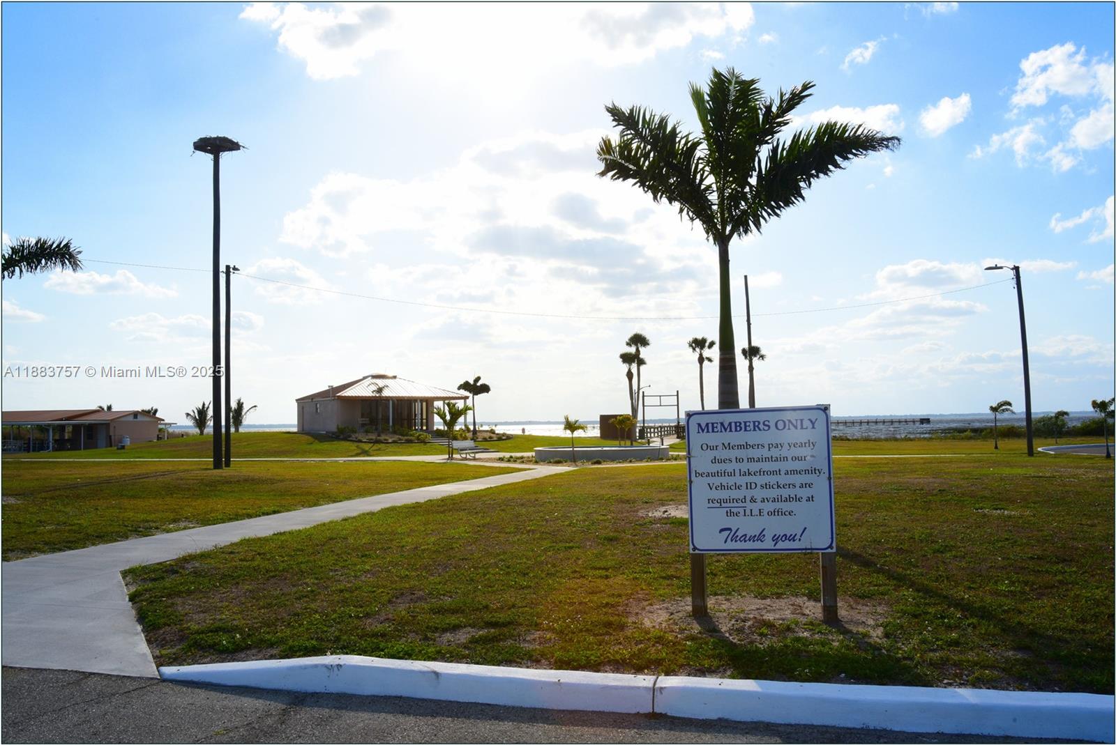 27 Lantana Dr, N Other, FL 33855