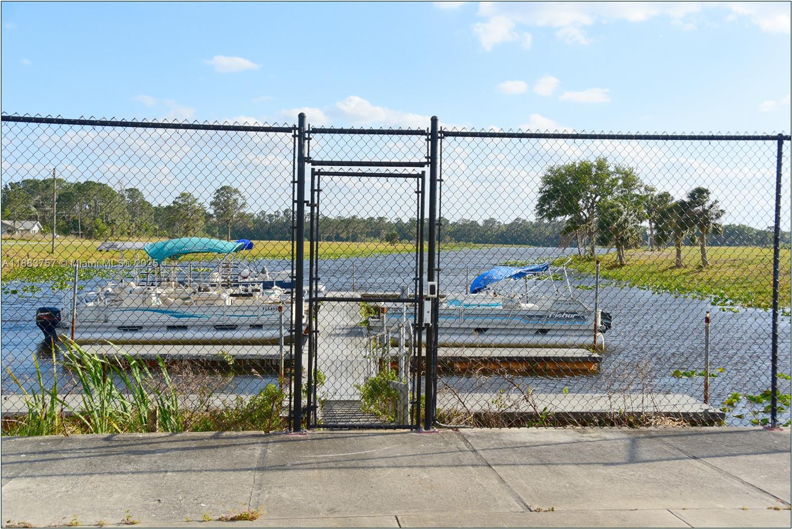 27 Lantana Dr, N Other, FL 33855