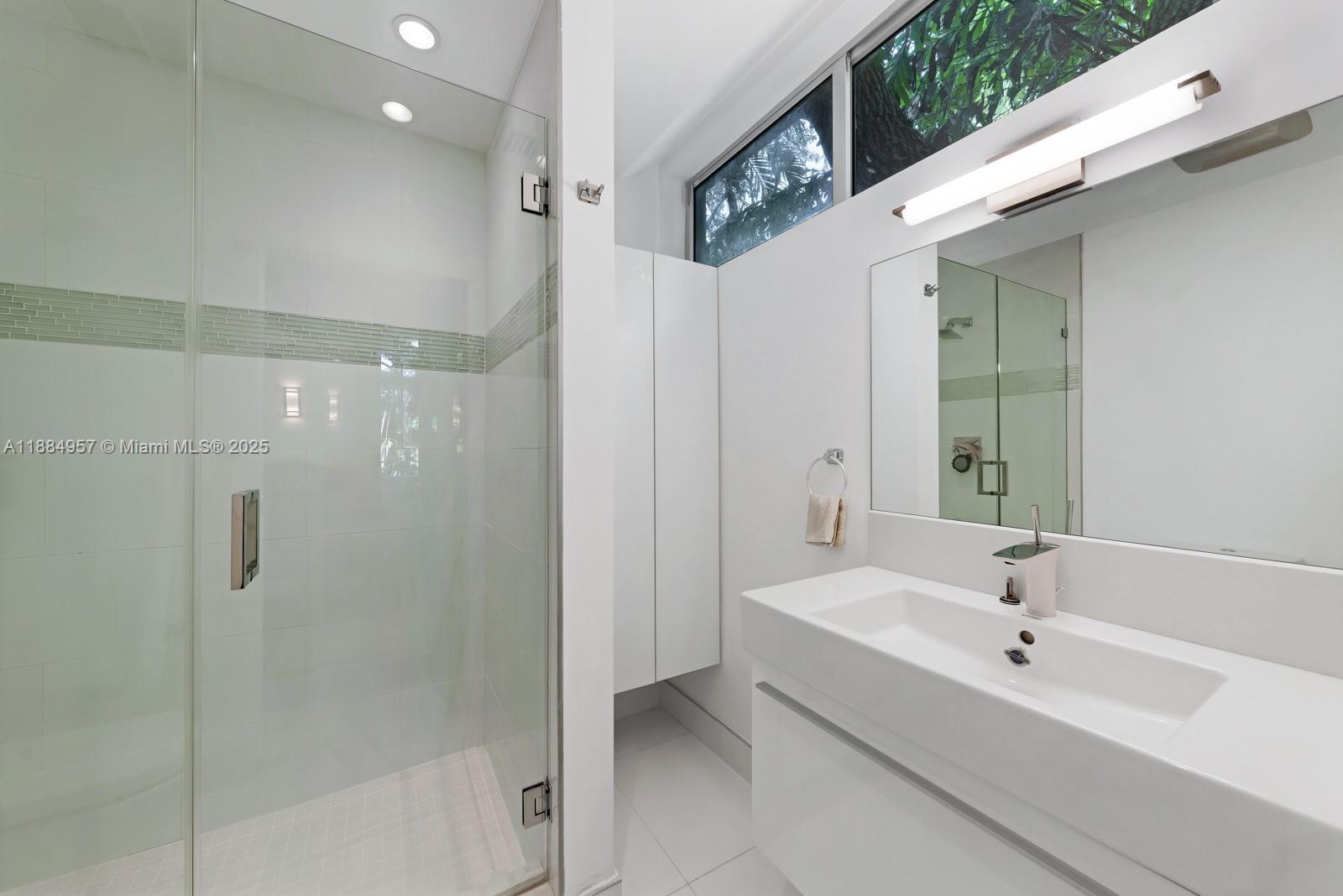 3861 Kumquat Ave Miami, FL 33133