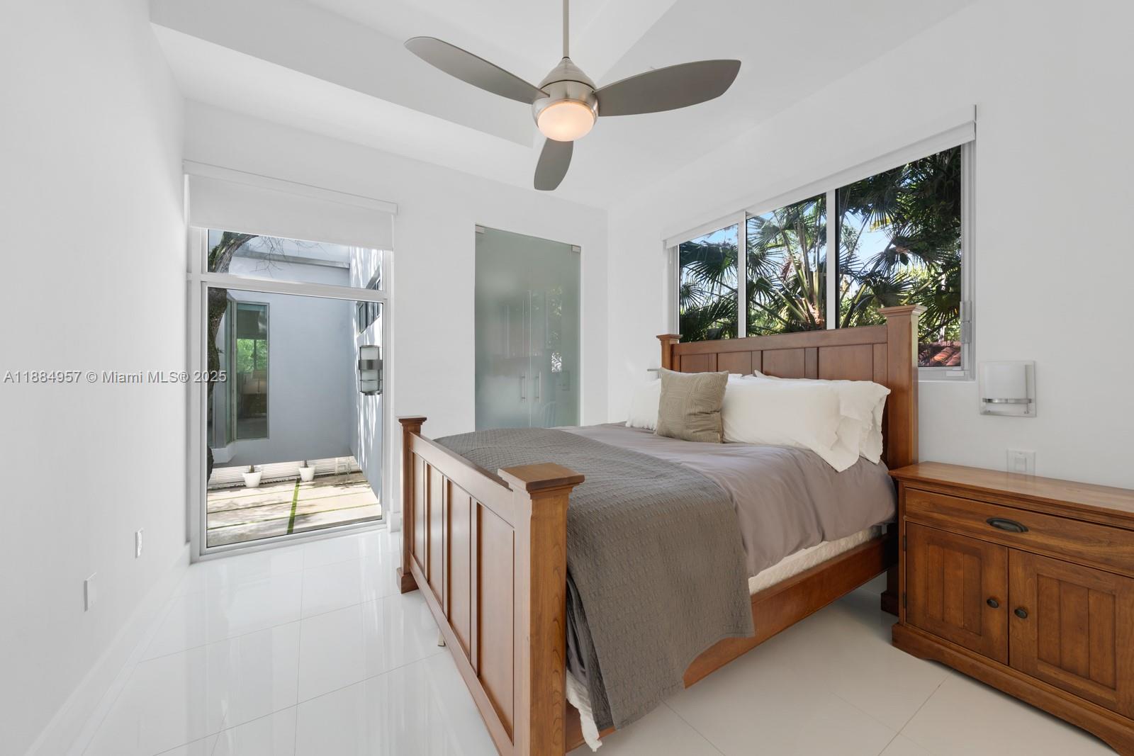 3861 Kumquat Ave Miami, FL 33133